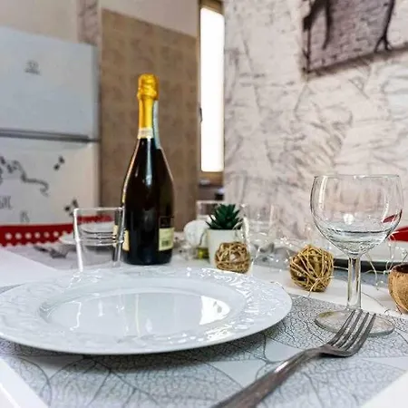 Comodo Alla Metro Ideale Per Coppie E Famiglie, Casa Costa Appartement